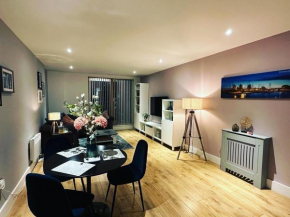 Spacious Luxury Waterfront Apartment